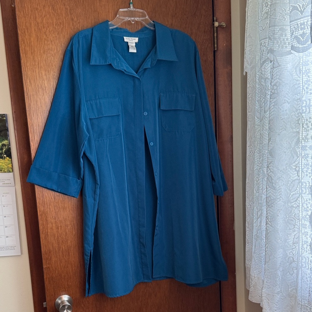 NWOT Women’s size 26W Turquoise Blue Short Sleeve Button-Up Shirt